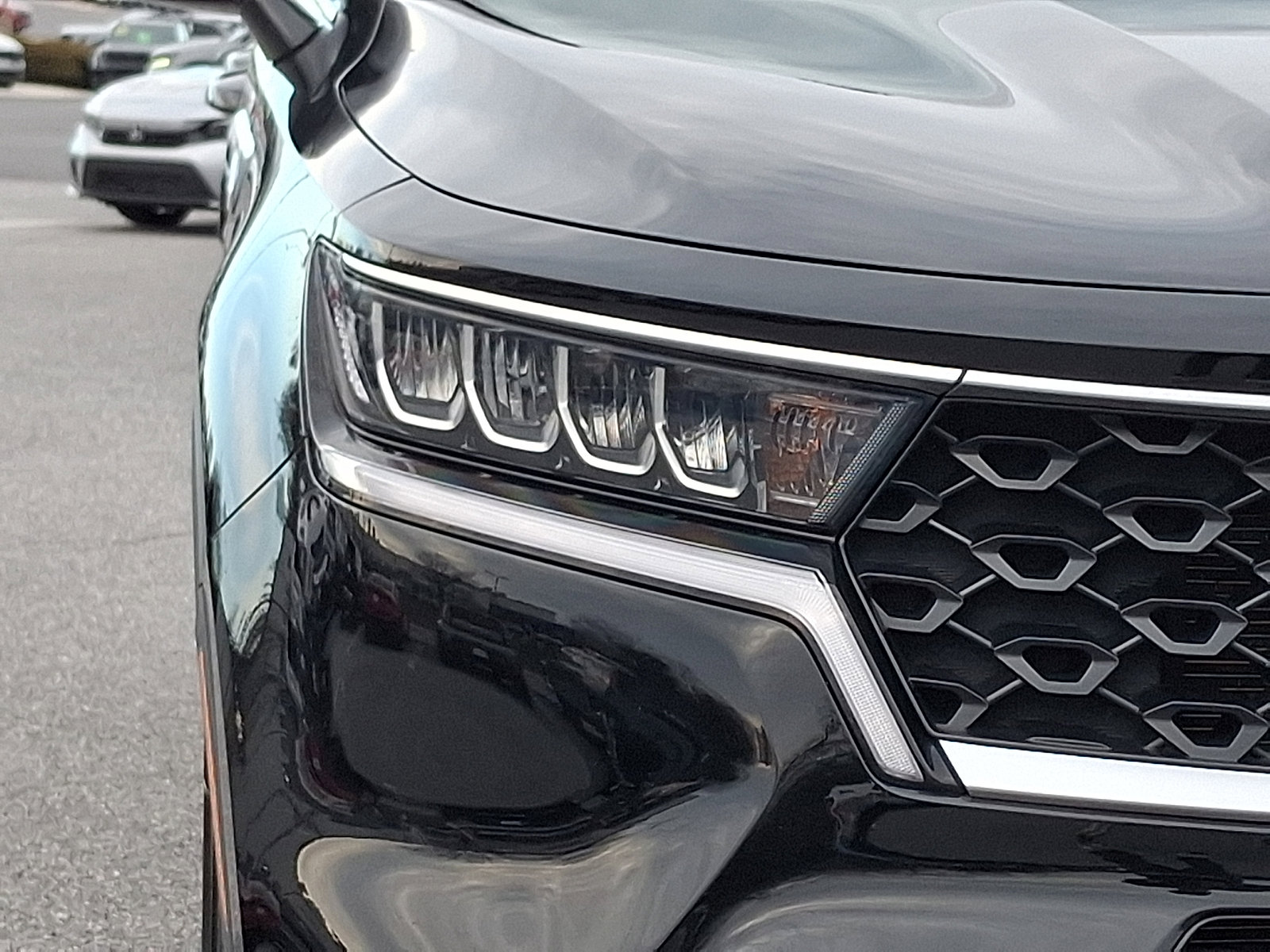 Used 2023 Kia Sorento LX image 9