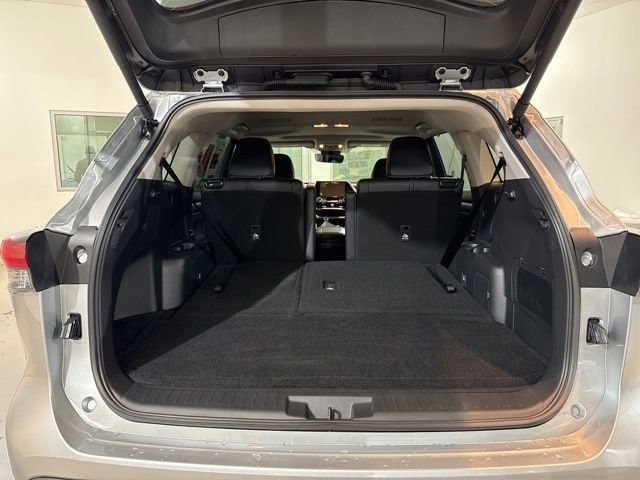 New 2025 Toyota Highlander XLE image 11