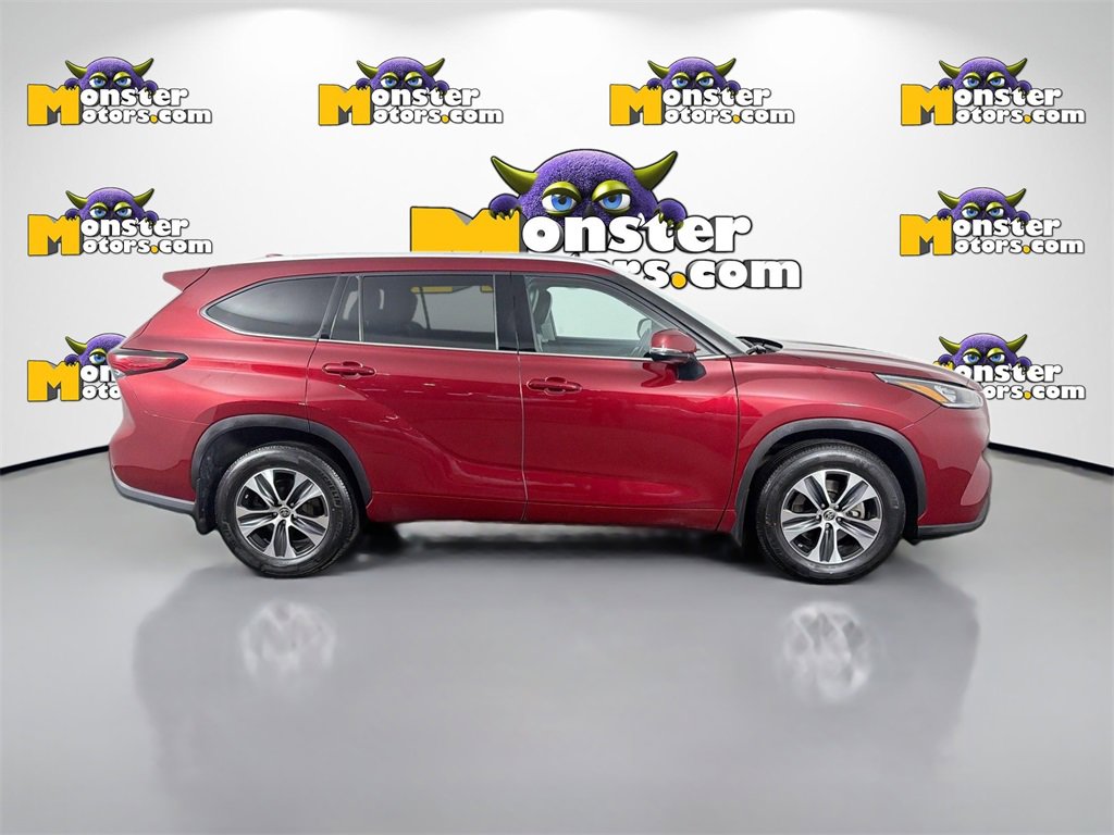 Used 2022 Toyota Highlander XLE image 4