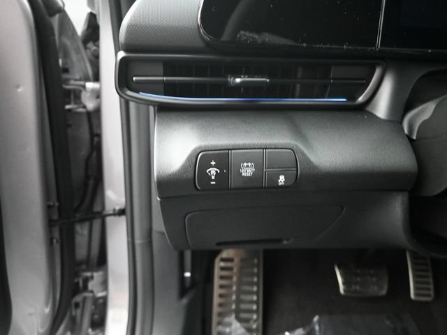 Used 2025 Hyundai Elantra SEL FWD image 17