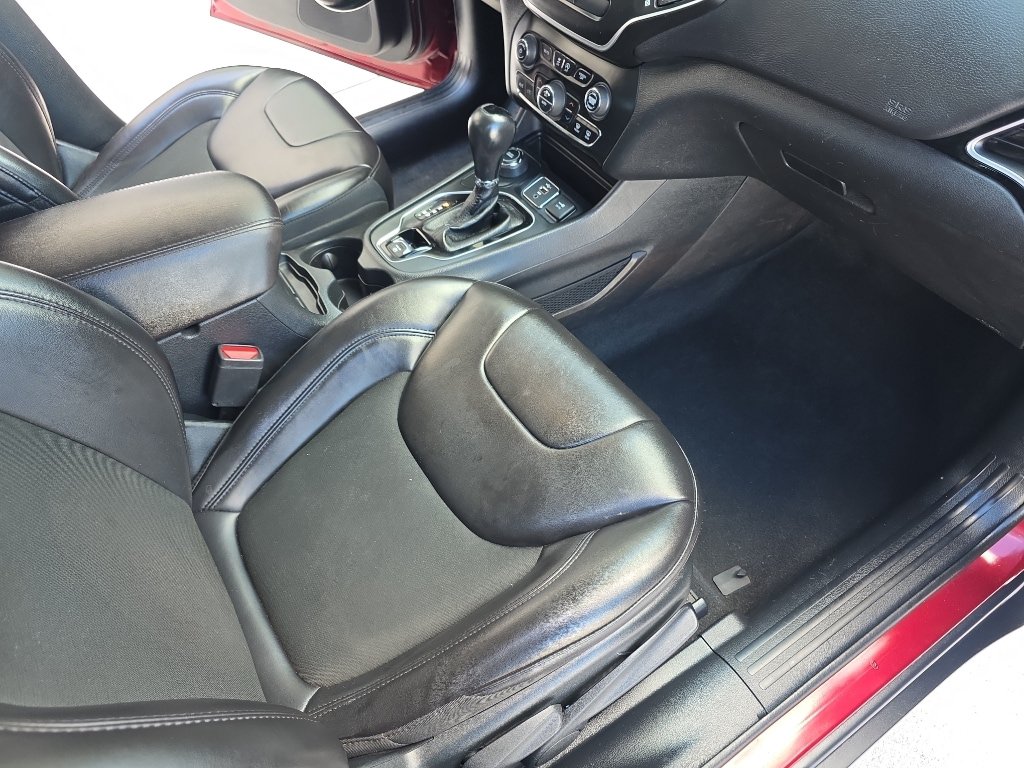 Used 2020 Jeep Cherokee Latitude Plus AWD/4WD image 21