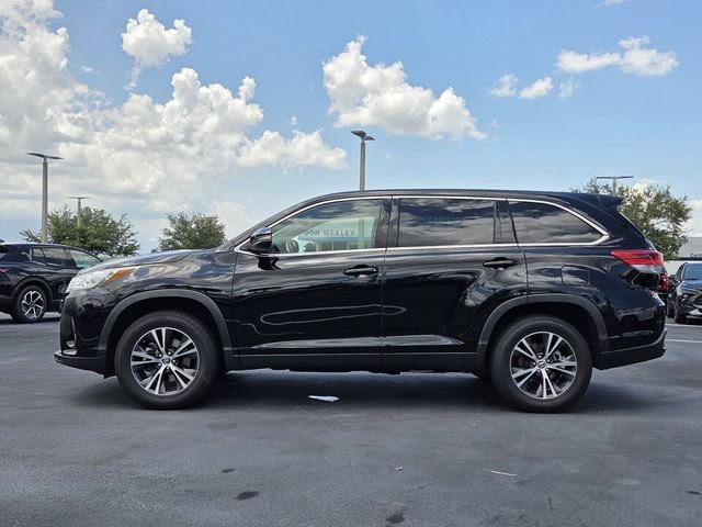 Used 2019 Toyota Highlander LE FWD image 3