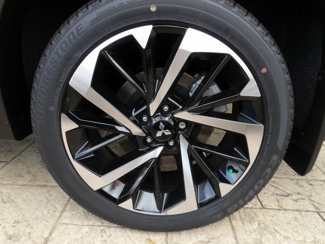 New 2025 Mitsubishi Outlander SE image 12