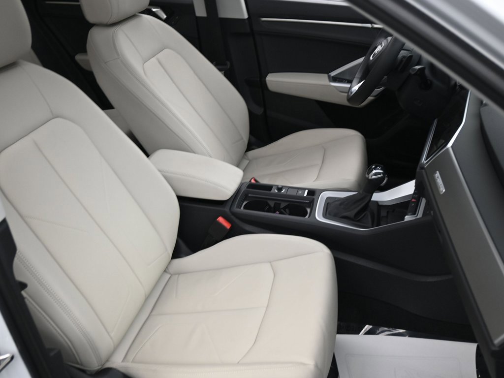 Used 2024 Audi Q3 2.0T Premium w/ Convenience Package image 42