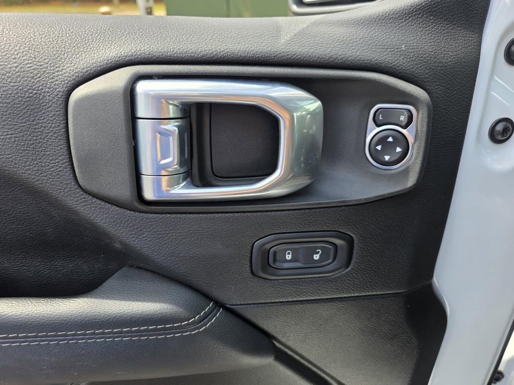 Used 2022 Jeep Wrangler Unlimited Sahara image 12