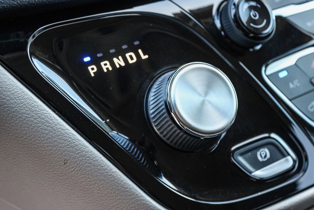 Used 2021 Chrysler Voyager L image 21