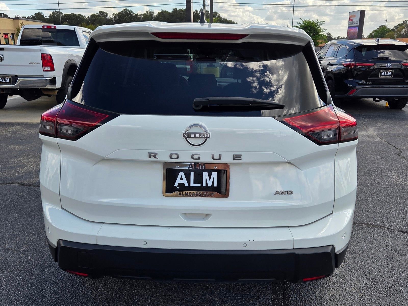 Used 2024 Nissan Rogue S image 10