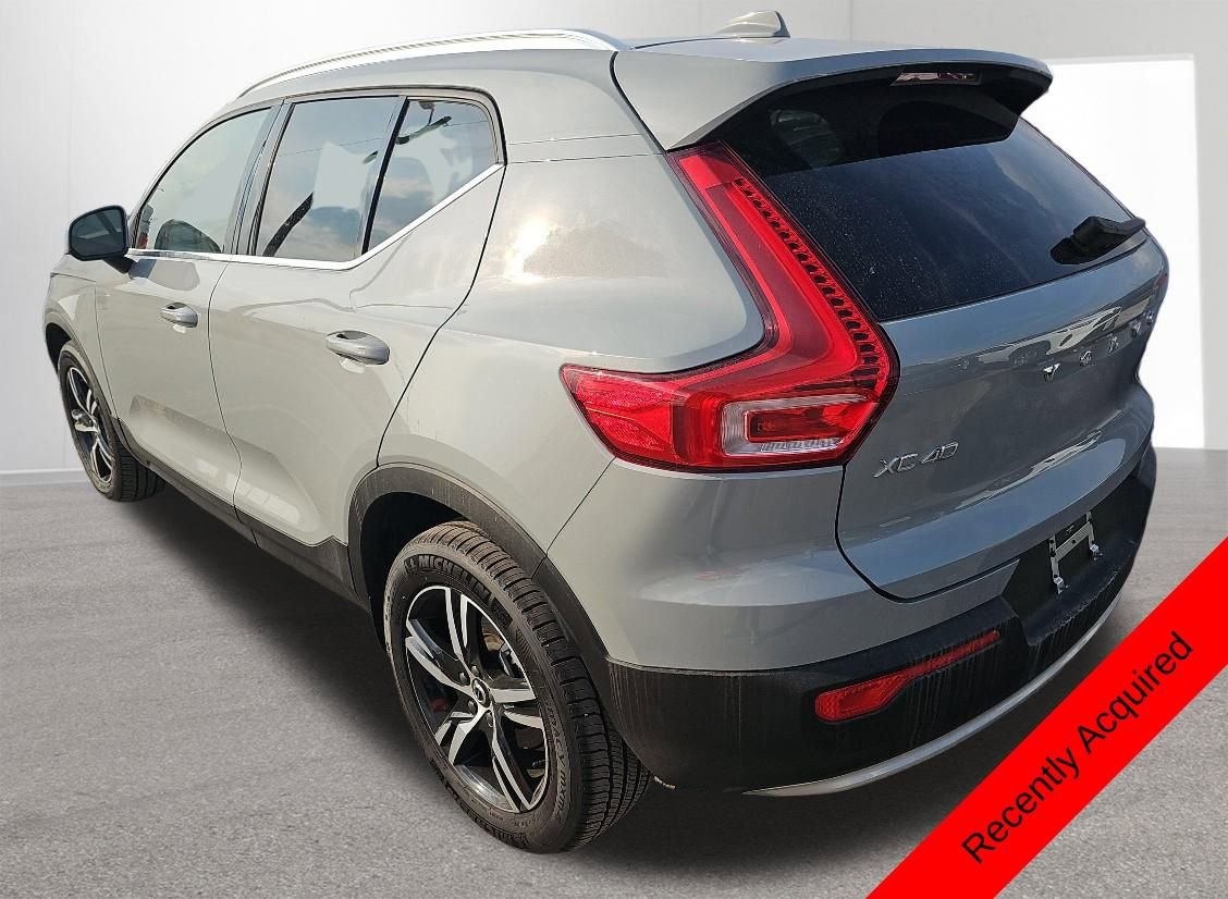 Used 2025 Volvo XC40 B5 Core image 6