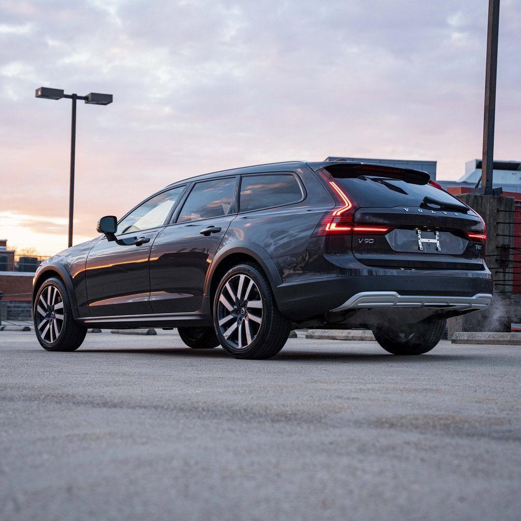 Used 2021 Volvo V90 T6 Cross Country w/ Climate Package image 5