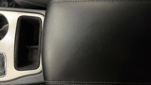 Used 2019 Jeep Grand Cherokee Laredo image 19