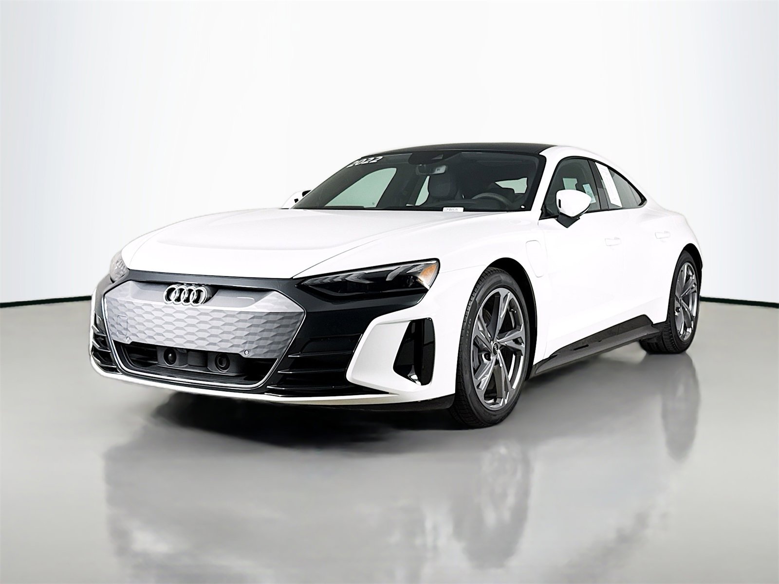 Certified 2022 Audi e-tron GT Premium Plus image 3