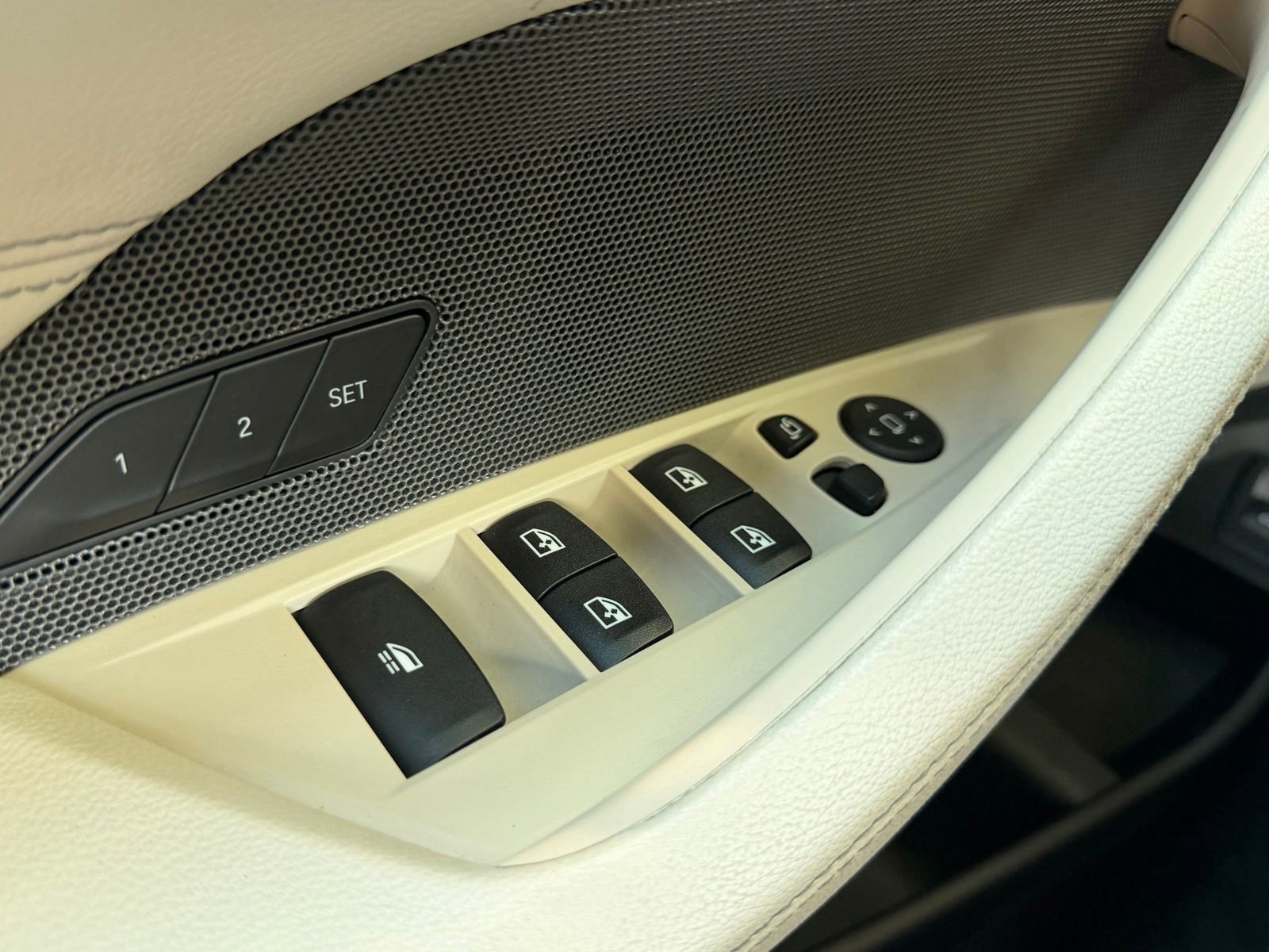 Used 2023 BMW 430i Convertible w/ M Sport Package RWD image 16