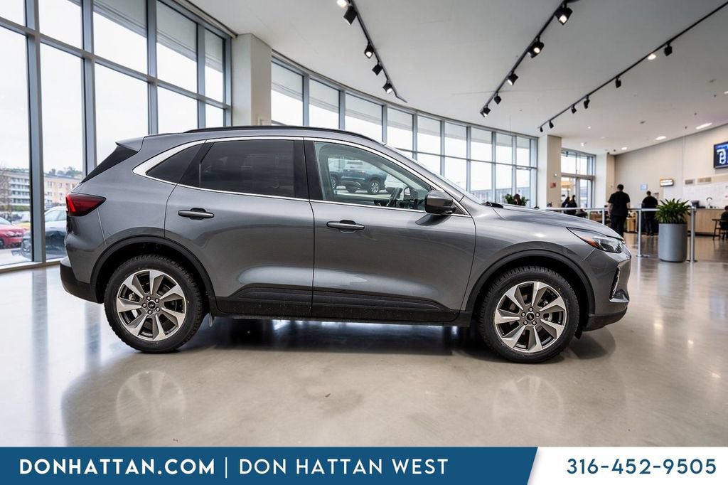 Used 2023 Ford Escape Platinum AWD/4WD image 37