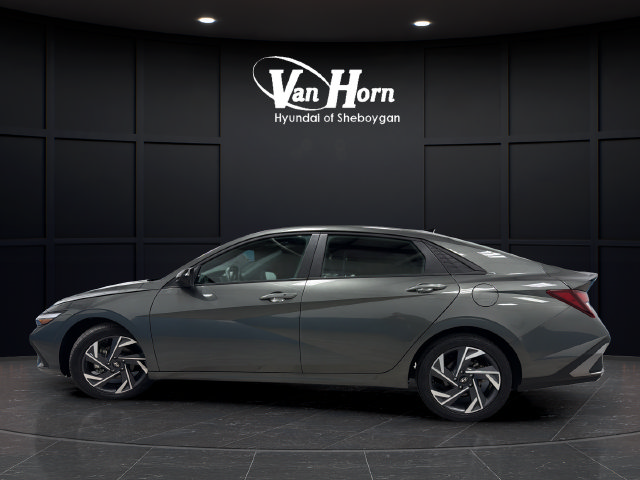 Used 2025 Hyundai Elantra Sport w/ Cargo Package FWD image 4