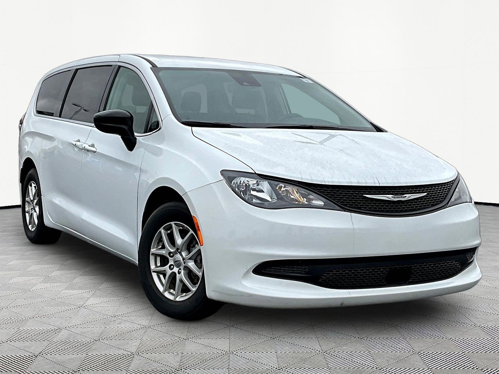 Used 2024 Chrysler Voyager LX FWD image 3