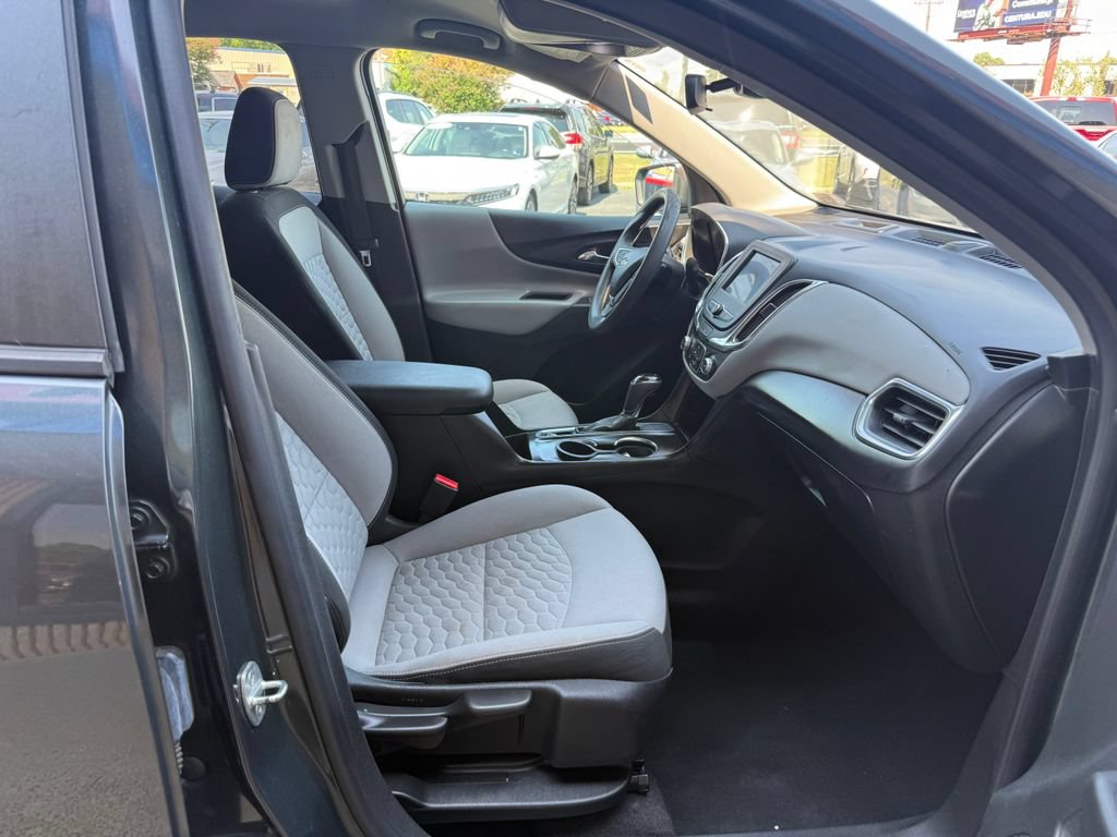 Used 2021 Chevrolet Equinox LS w/ LPO, Blackout Package FWD image 19