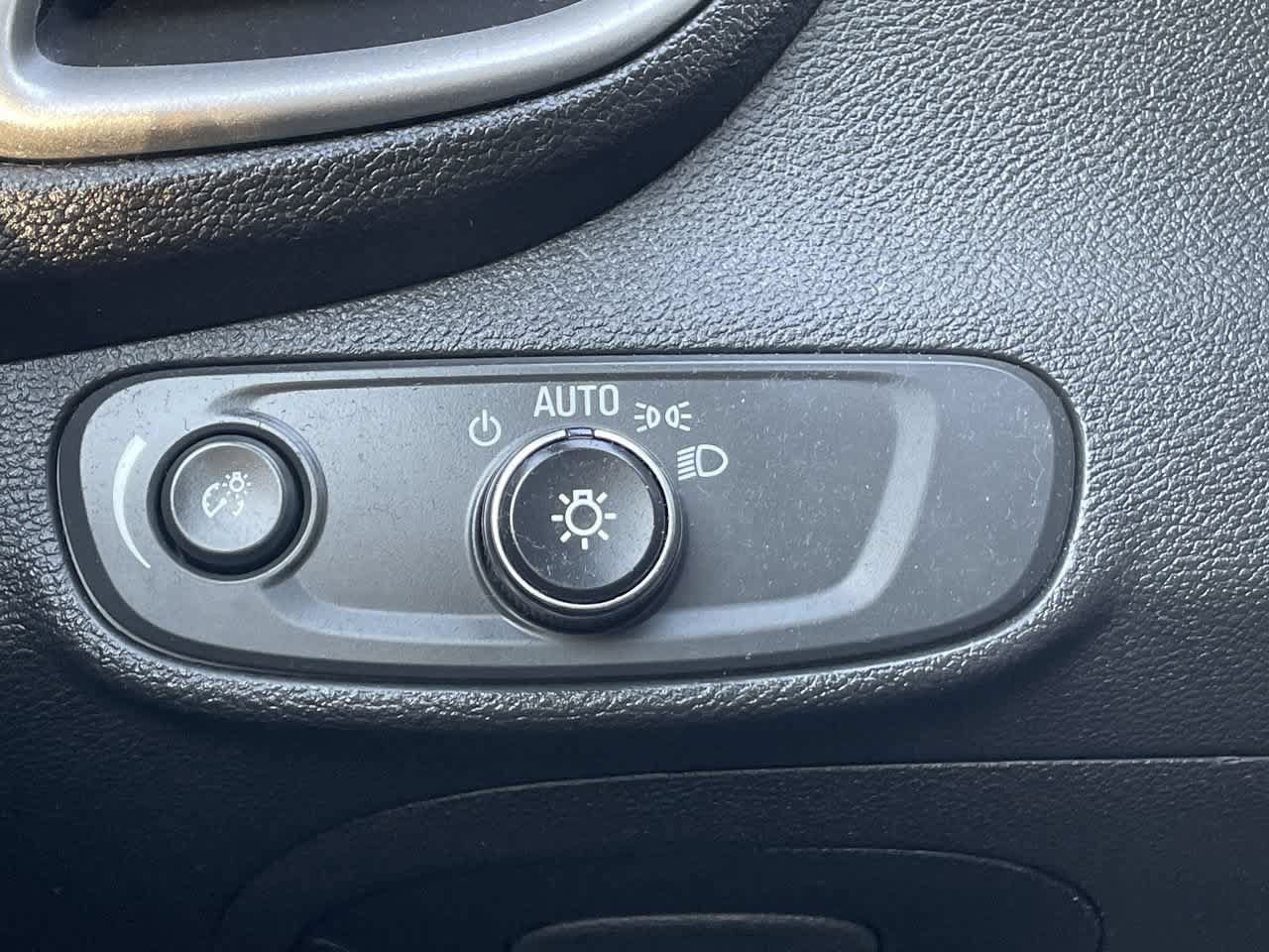 Used 2019 Chevrolet Trax LT FWD image 25