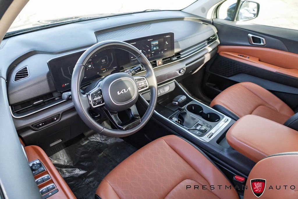Used 2025 Kia Carnival SX image 14