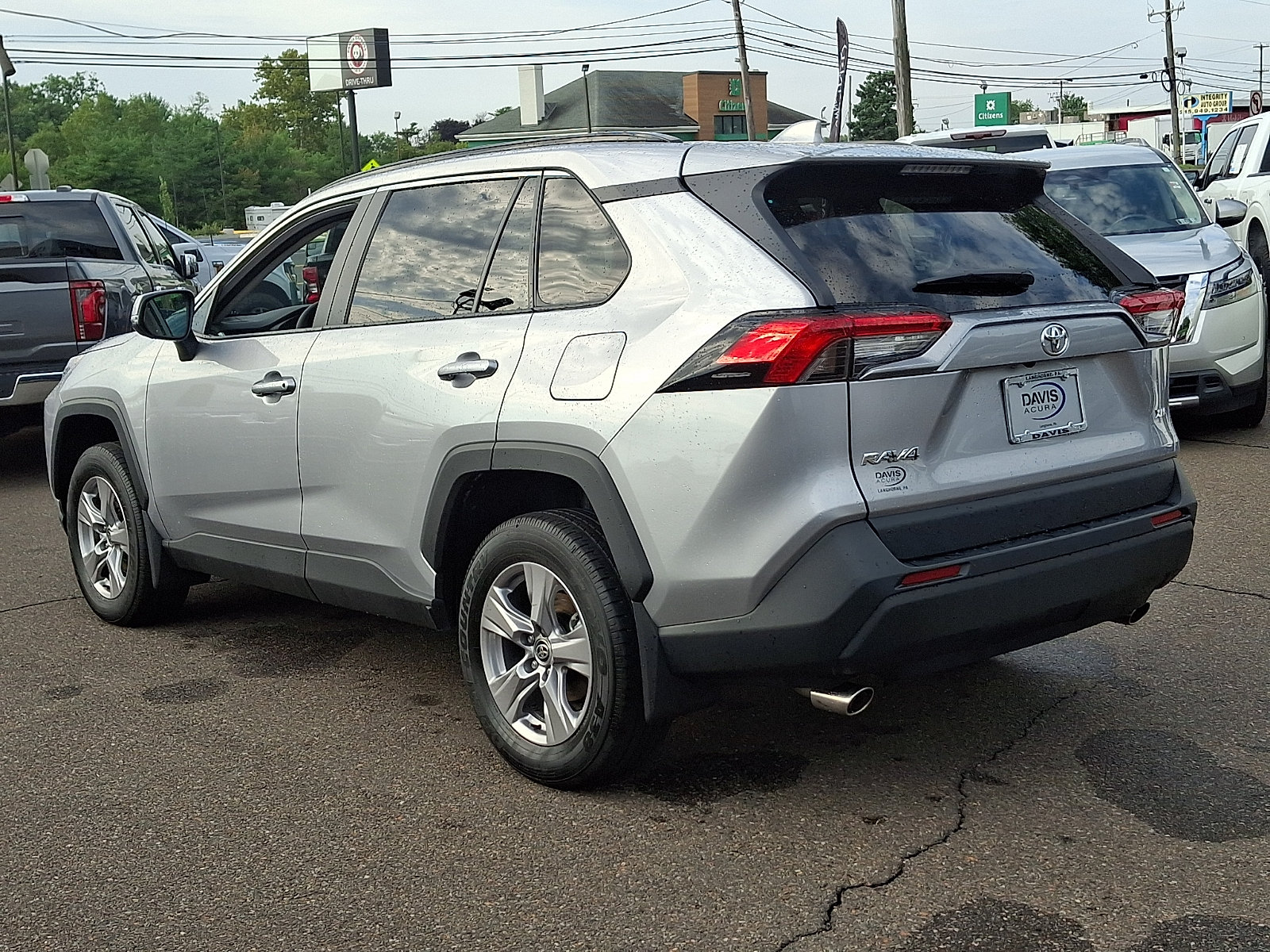 Used 2025 Toyota RAV4 XLE w/ Convenience Package FWD image 6