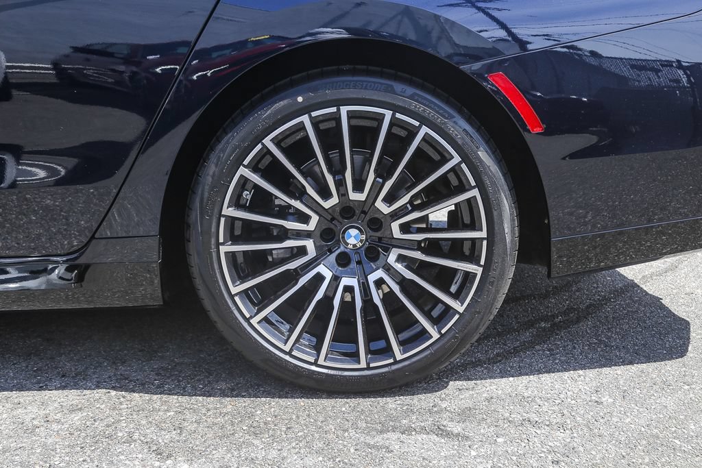 Used 2026 BMW 740i RWD image 8