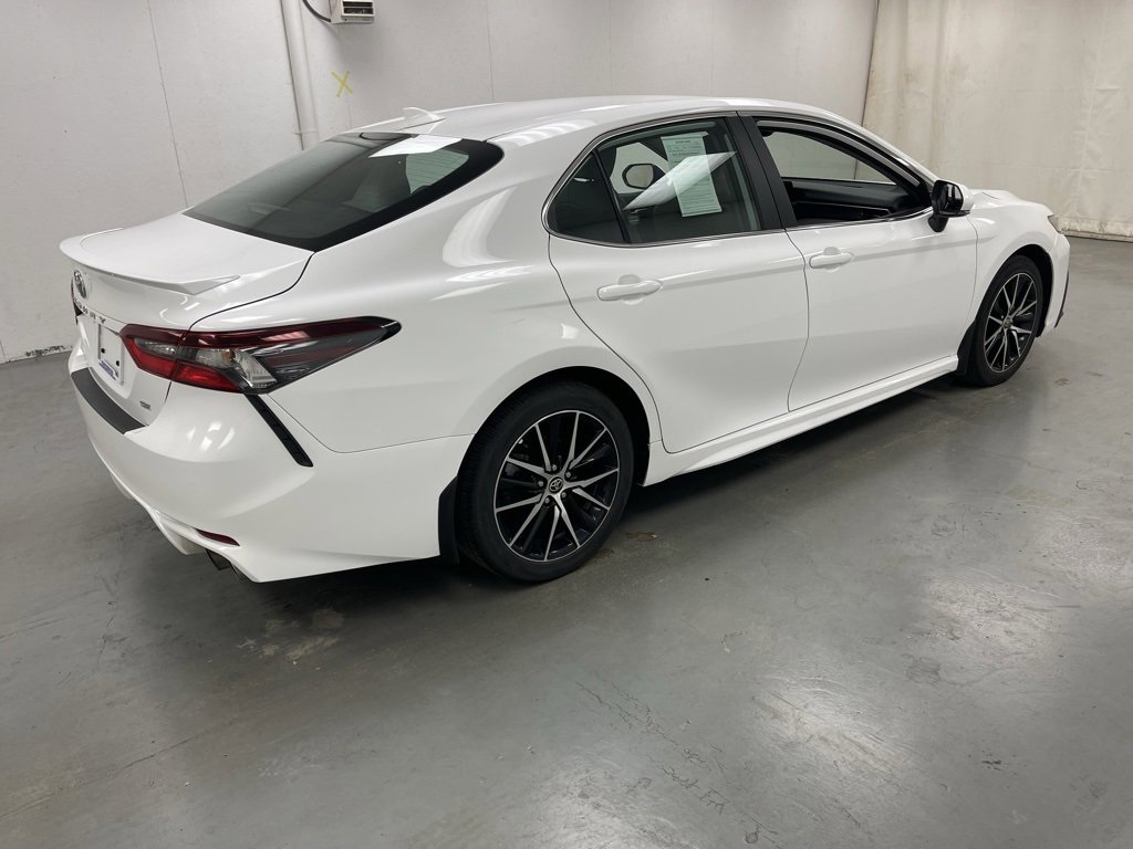 Used 2024 Toyota Camry SE image 5
