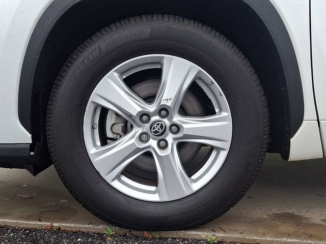 Used 2021 Toyota Highlander LE image 8