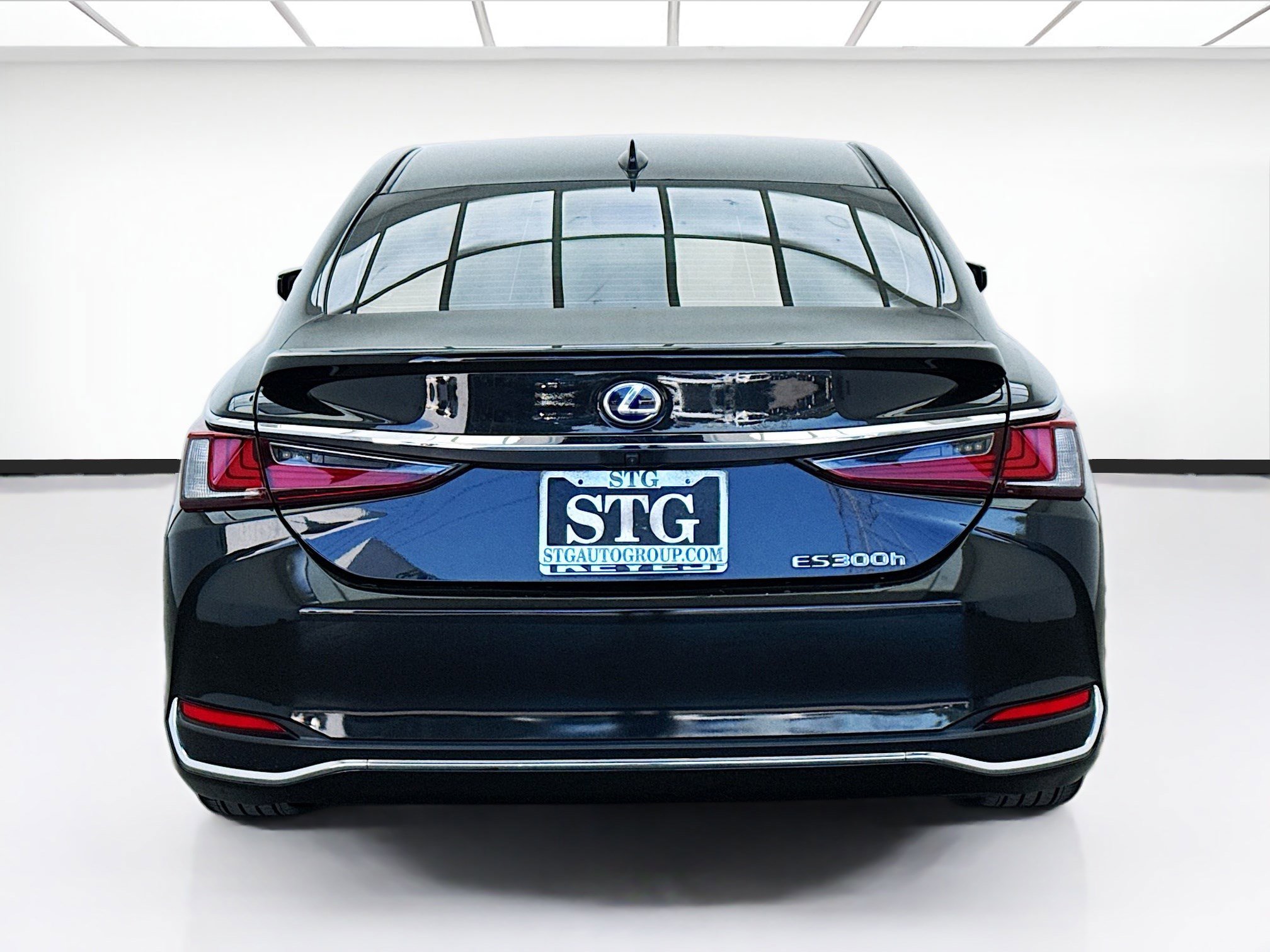 Used 2021 Lexus ES 300h w/ Accessory Package image 5