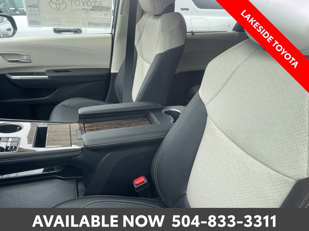 New 2025 Toyota Sienna Platinum image 10