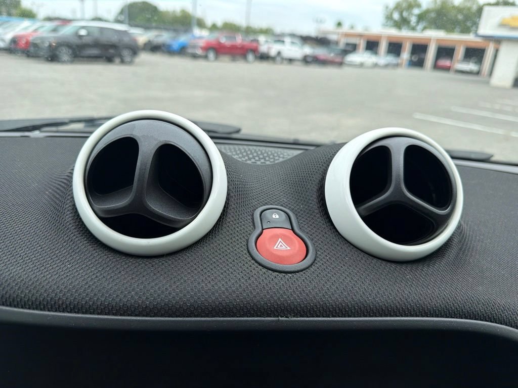 Used 2019 smart fortwo electric drive RWD image 8