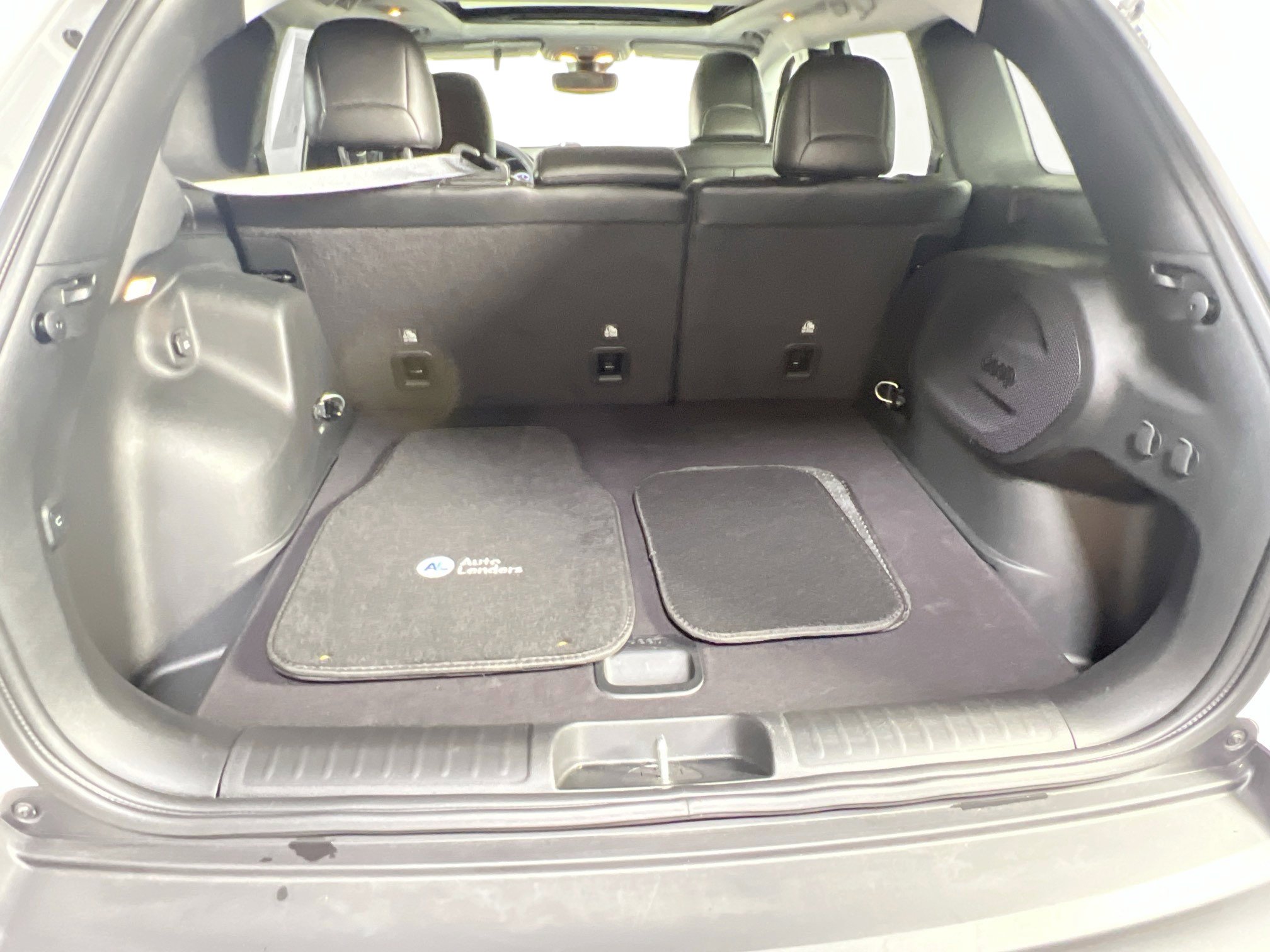 Used 2022 Jeep Cherokee Limited image 25