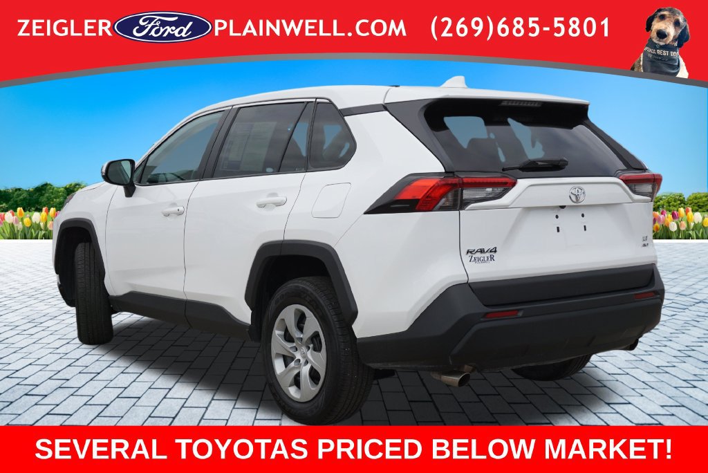 Used 2022 Toyota RAV4 LE AWD/4WD image 3