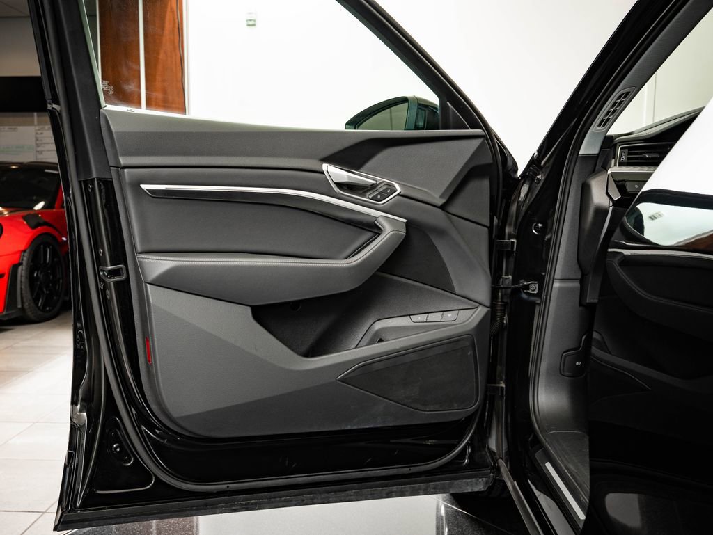 Used 2021 Audi e-tron Premium w/ Convenience Plus Package AWD/4WD image 26