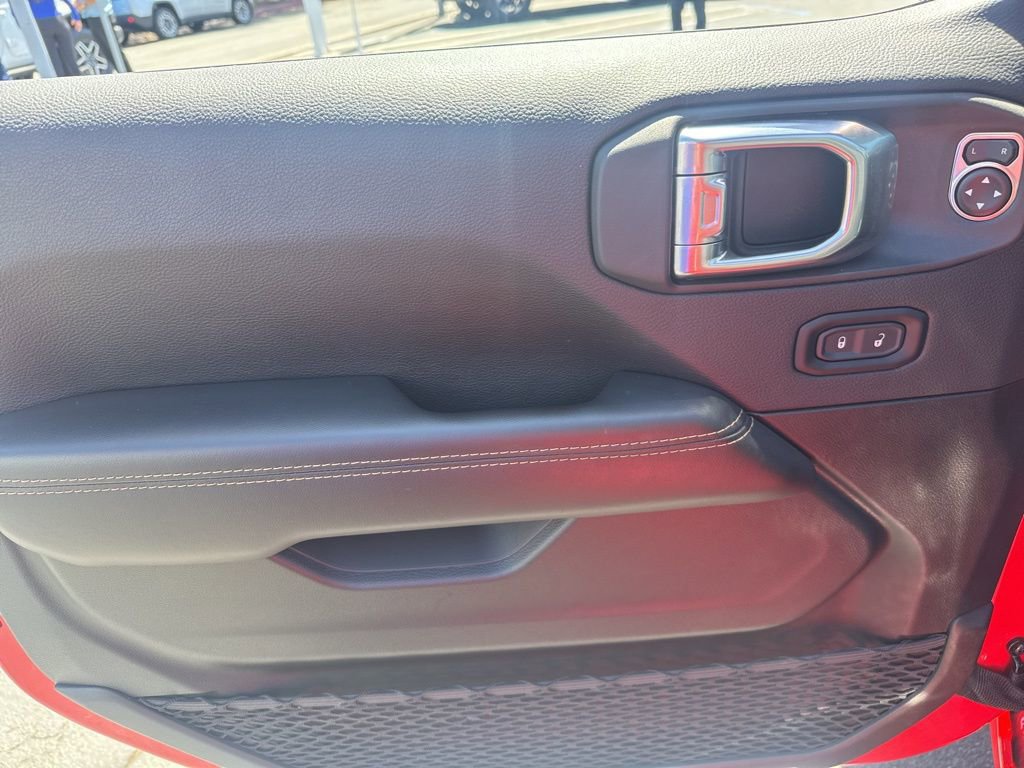 Certified 2025 Jeep Wrangler Unlimited Sahara w/ Safety Group AWD/4WD image 13