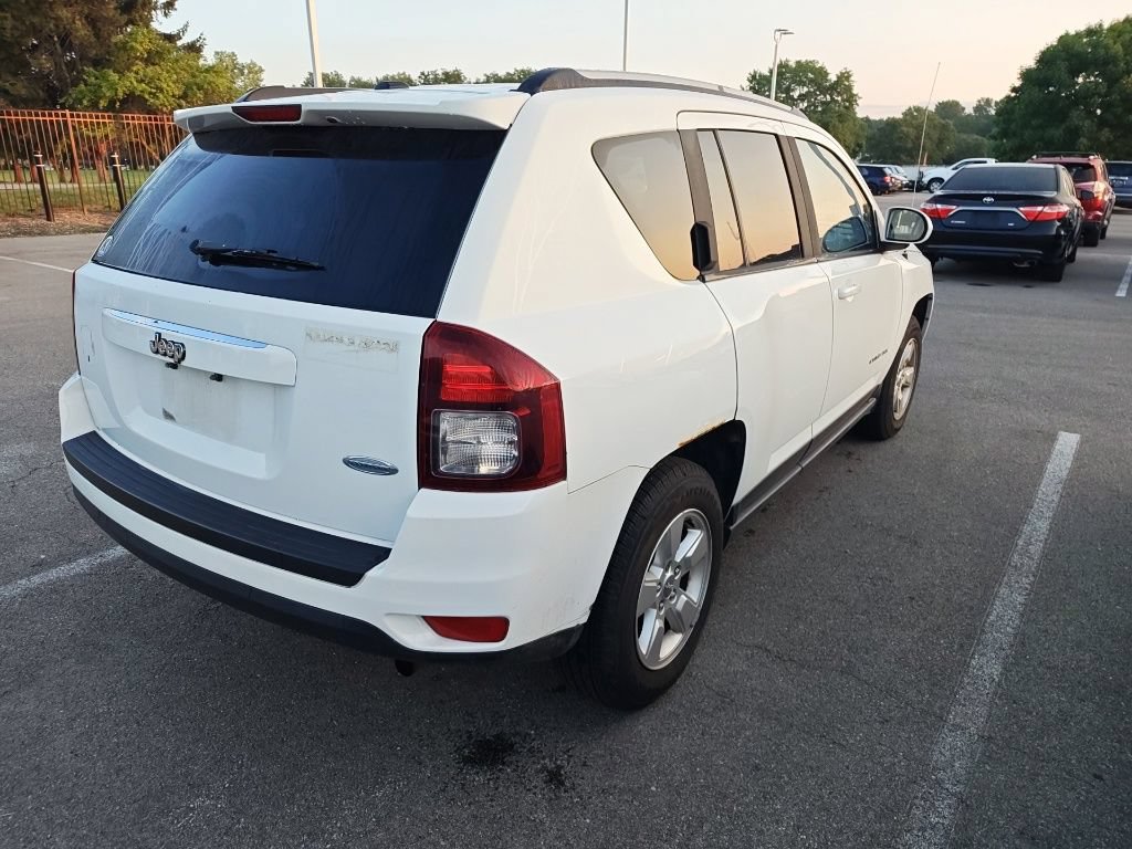 Used 2016 Jeep Compass Latitude FWD image 4