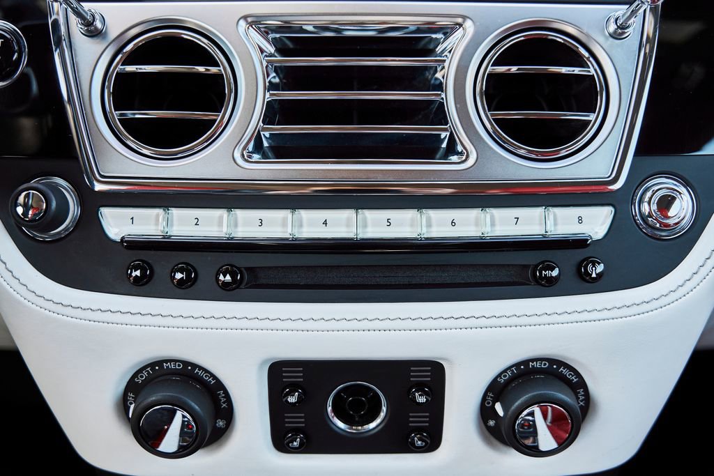 Used 2020 Rolls-Royce Wraith image 64