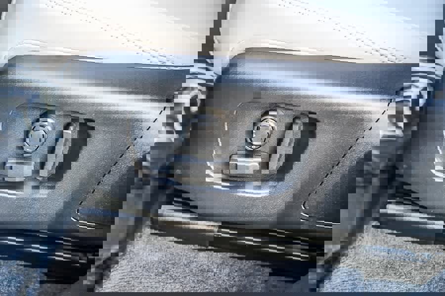 New 2026 Land Rover Range Rover Velar Dynamic SE image 21