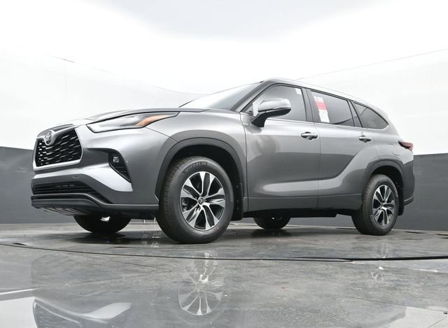 Used 2026 Toyota Highlander XLE image 28