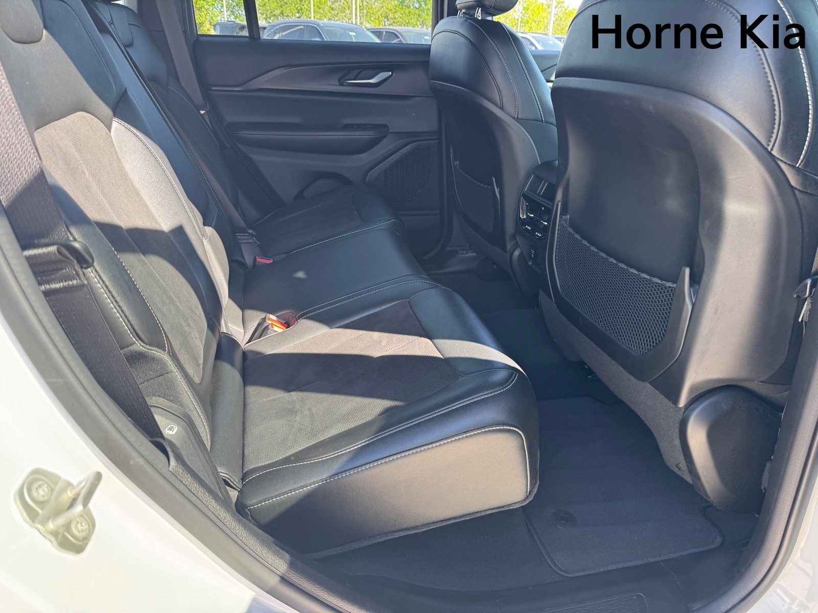 Used 2024 Jeep Grand Cherokee Altitude image 28