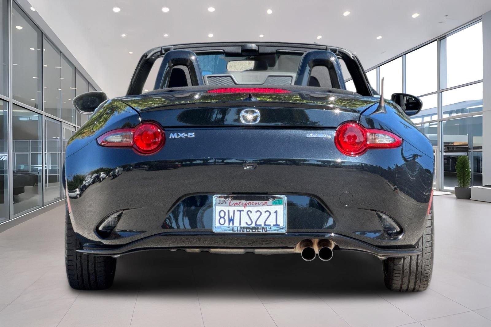 Used 2021 MAZDA MX-5 Miata Club w/ Appearance Package RWD image 5