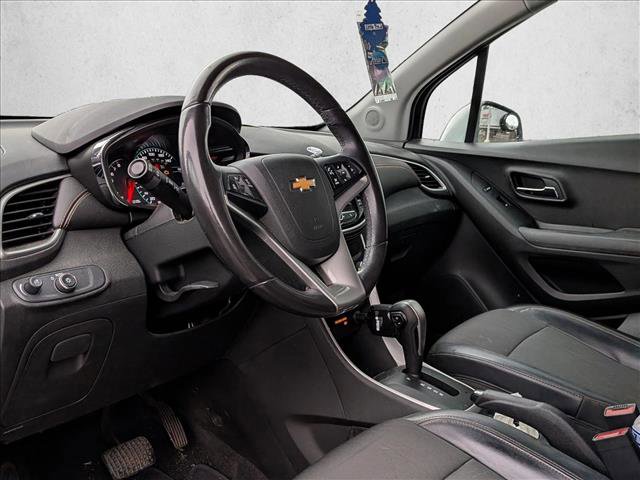 Used 2020 Chevrolet Trax LT w/ LT Convenience Package image 9