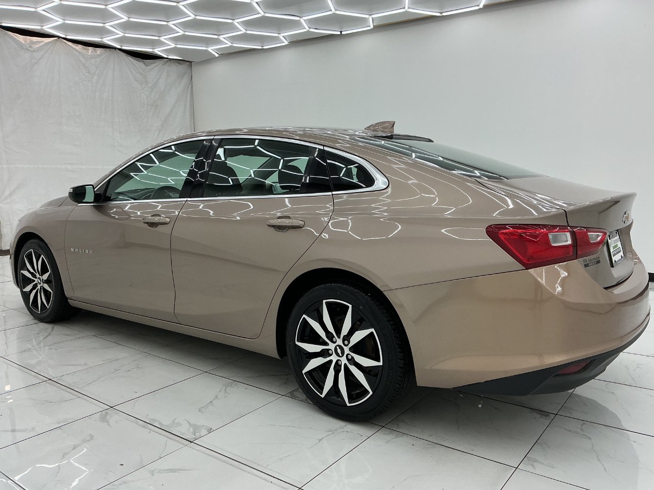 Used 2018 Chevrolet Malibu LT FWD image 12