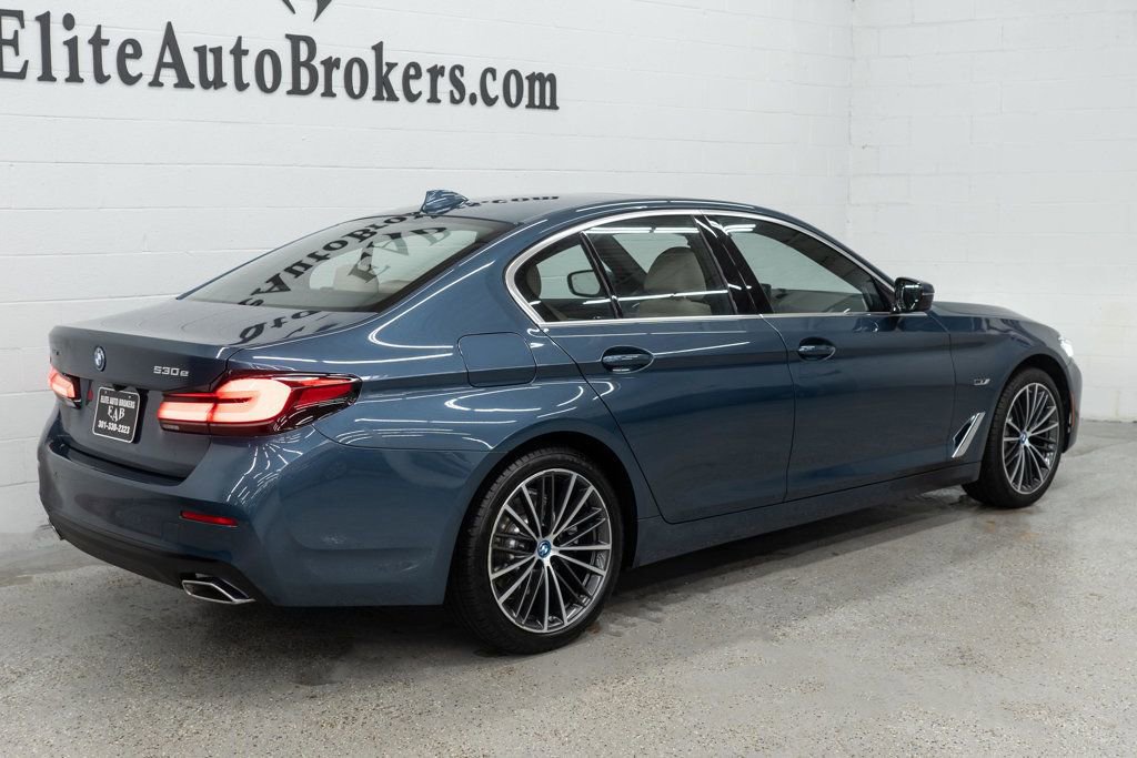 Used 2023 BMW 530e xDrive w/ Premium Package image 5