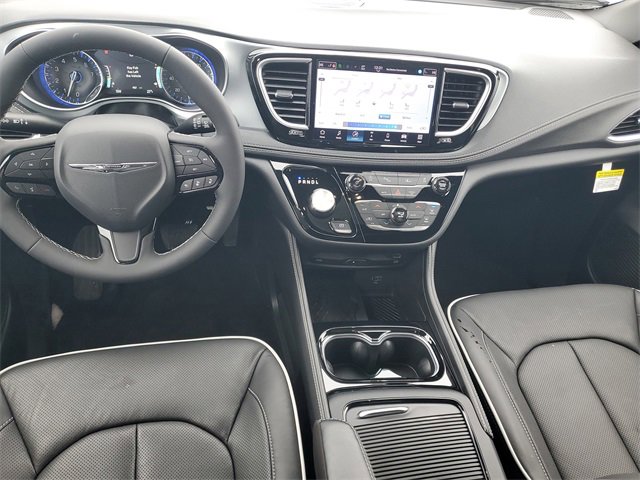 New 2026 Chrysler Pacifica Limited w/ Uconnect Theater Family Group image 14