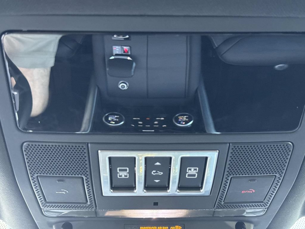 Certified 2025 Land Rover Discovery S AWD/4WD image 22