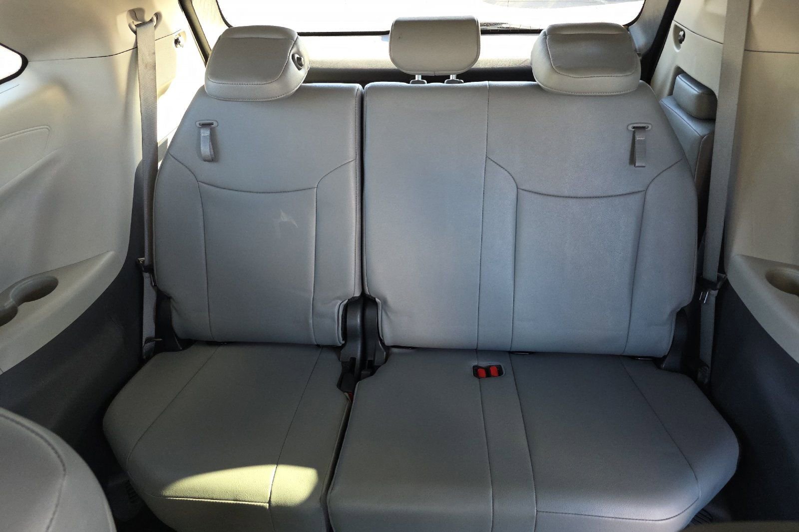 Used 2024 Toyota Sienna XLE image 15