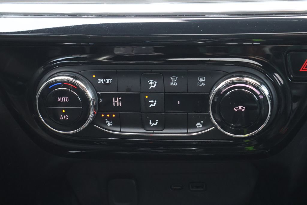 Certified 2024 Chevrolet Trax RS w/ Sunroof Package image 18