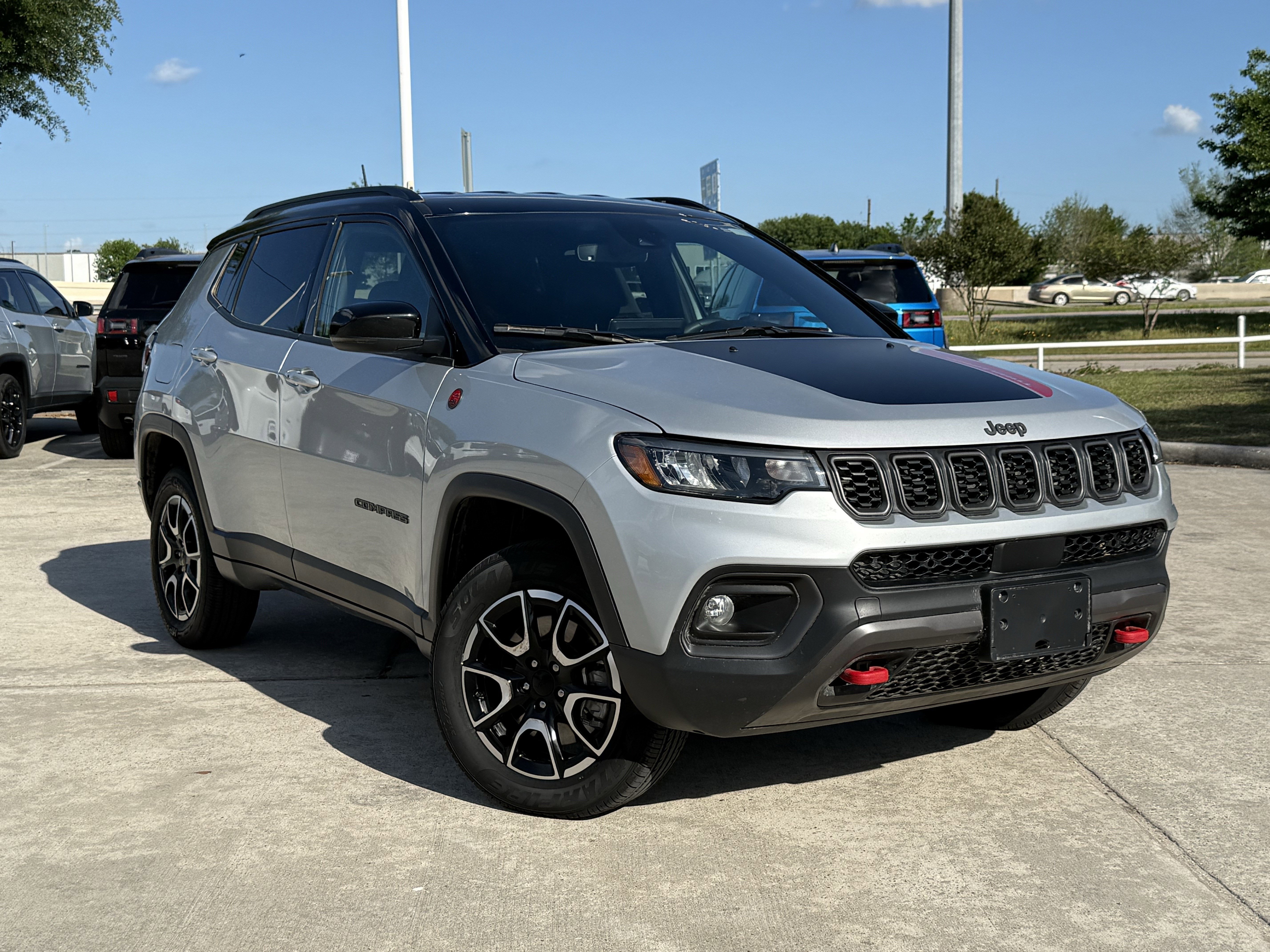 Used 2024 Jeep Compass Trailhawk AWD/4WD image 2