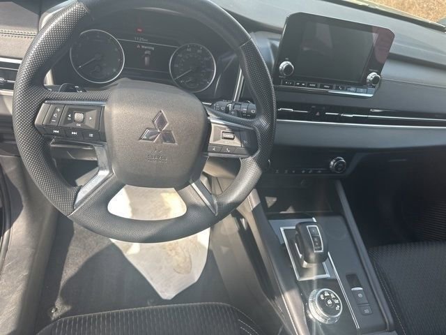 Used 2024 Mitsubishi Outlander ES image 31