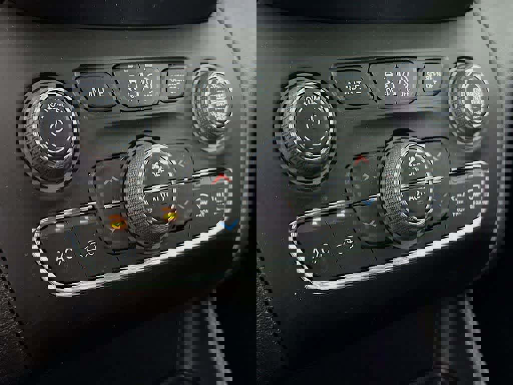 Used 2022 Jeep Cherokee Limited AWD/4WD image 18