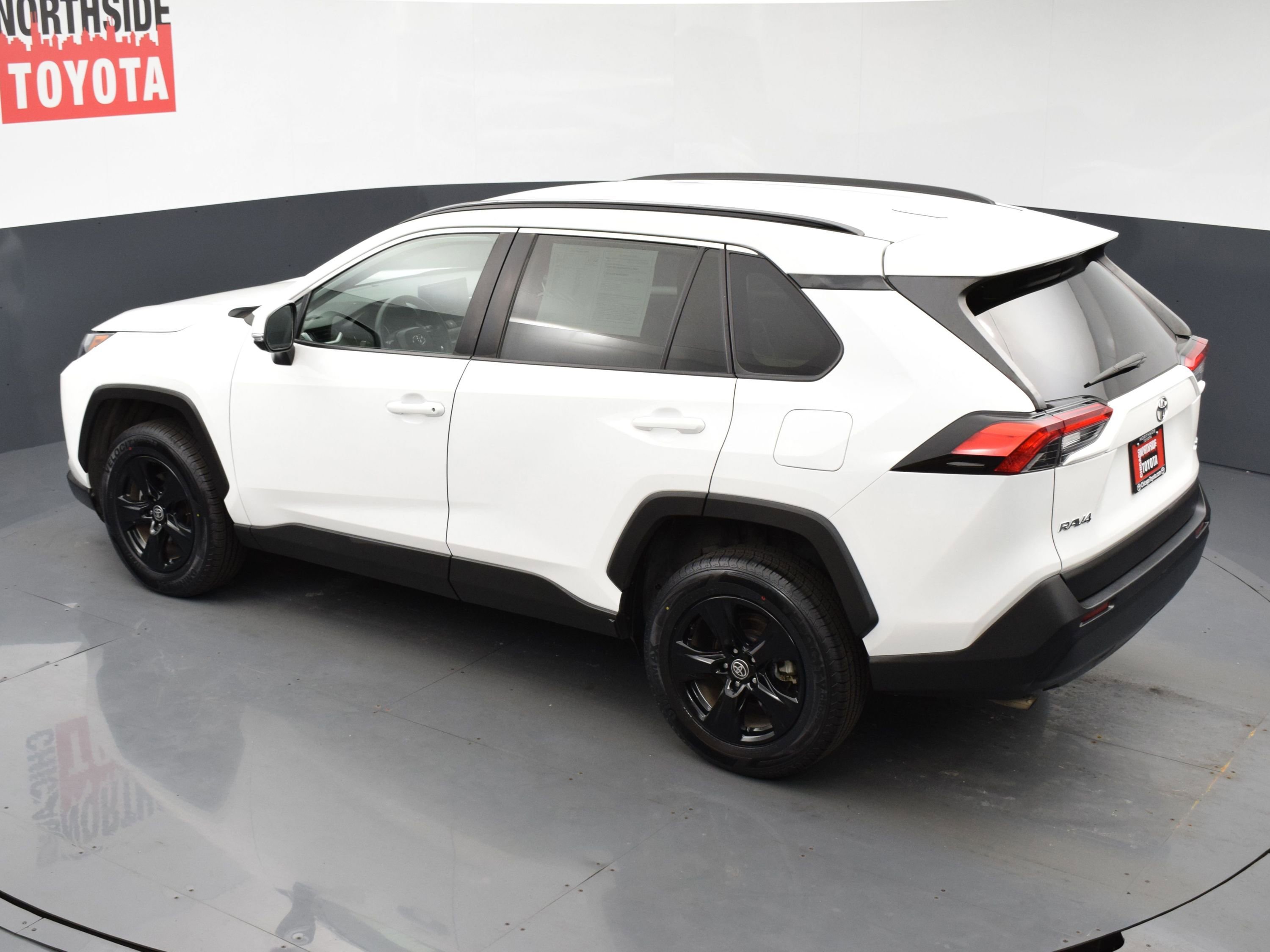 Used 2022 Toyota RAV4 XLE FWD image 18